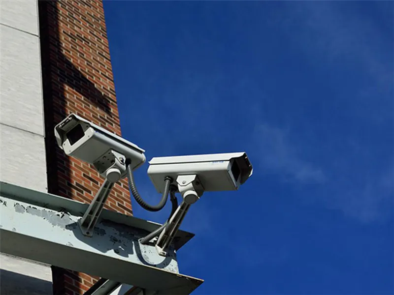 Come l'iniettore PoE fornisce alimentazione e rete alle telecamere