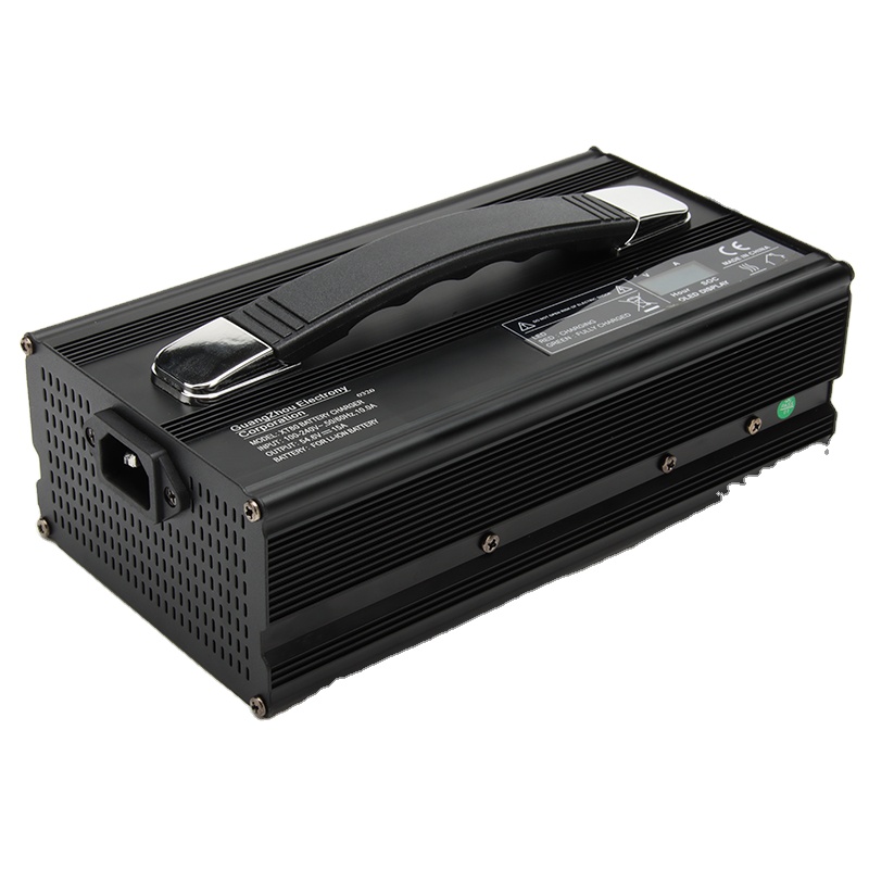 Quali sono i vantaggi principali derivanti dall'utilizzo di un caricabatterie da 800 W